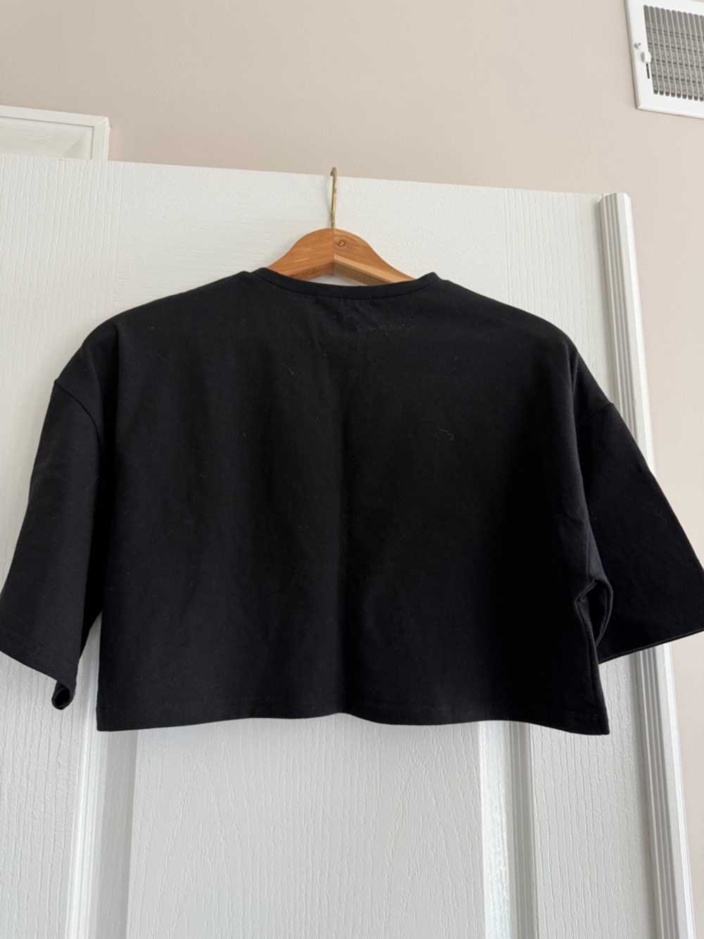 SHEIN Black Cropped Tee with White 'Los Angeles California' Graphic - Picture 3 of 3